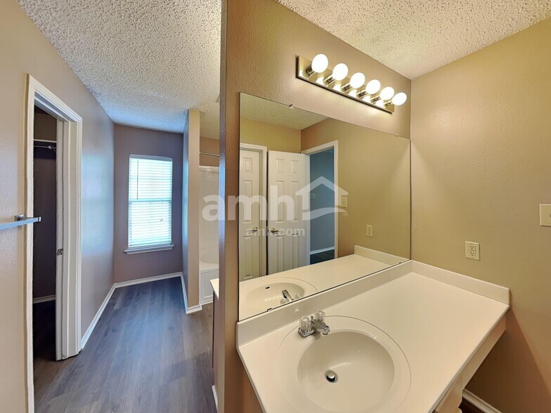 Building Photo - 769 Willow Crossing