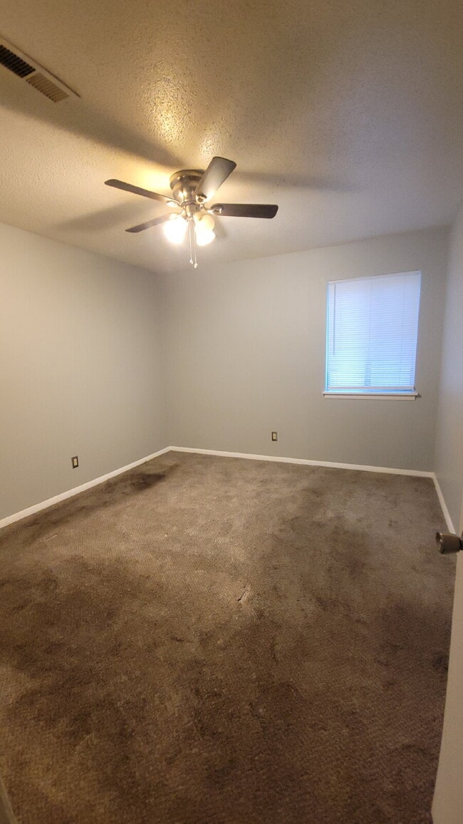Building Photo - 900 Candlewood Dr NW