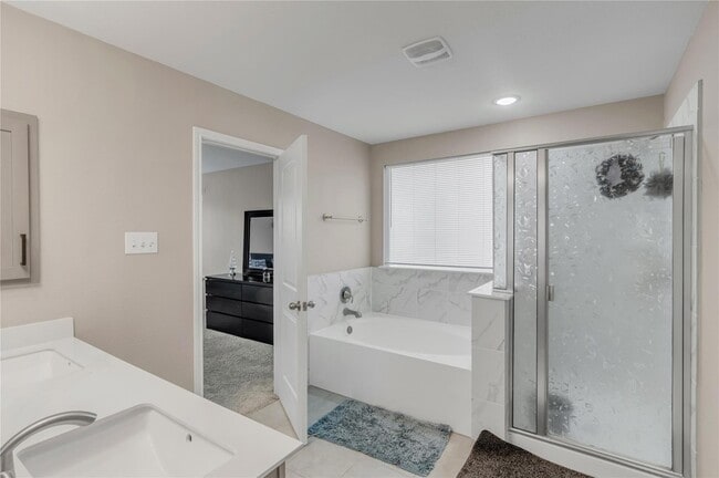 Building Photo - 520 Ayinger Ln