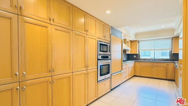 Building Photo - 1488 Palisades Dr
