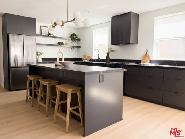 Building Photo - 2220 Aaron St