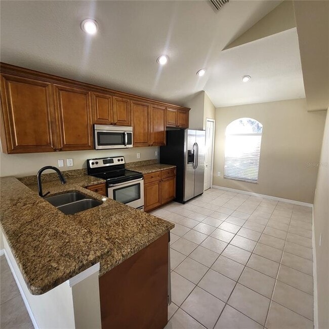 Building Photo - 25903 Bloomsbury Ct