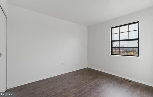 Building Photo - 21 Holland Hill Ct