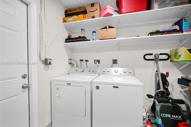 Building Photo - 2528 SW Natura Blvd