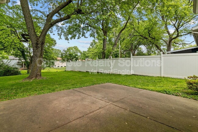 Building Photo - 1115 Hadwin Dr