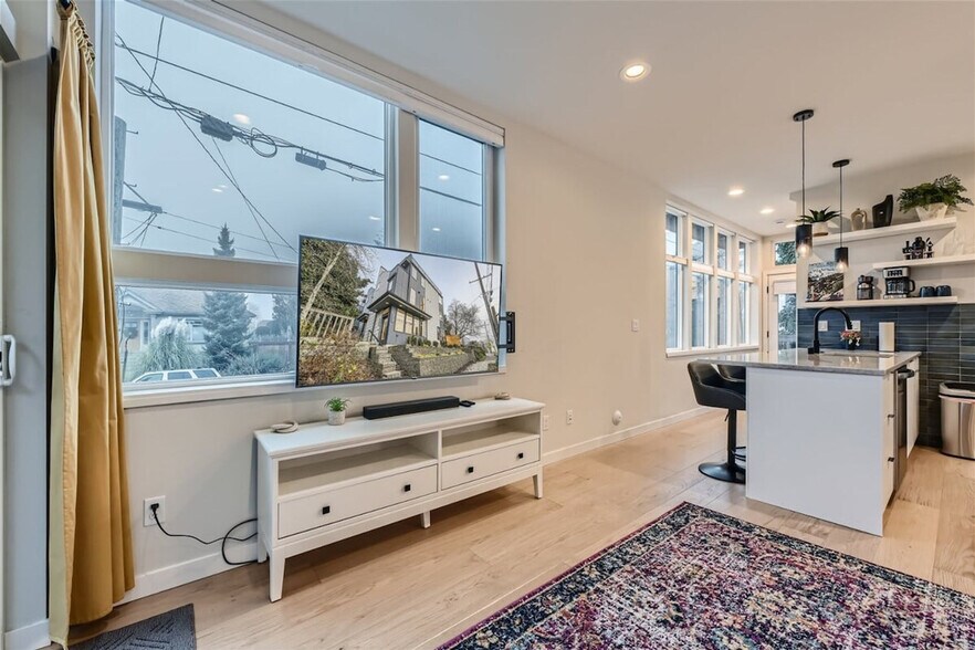 Building Photo - 4308 Wallingford Ave N