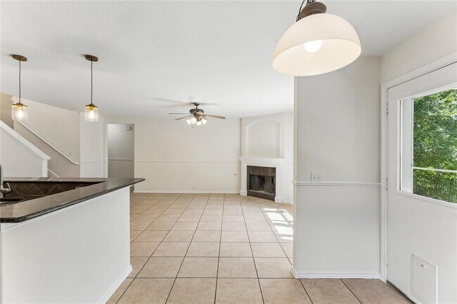 Building Photo - 2372 Paradise Ridge Dr