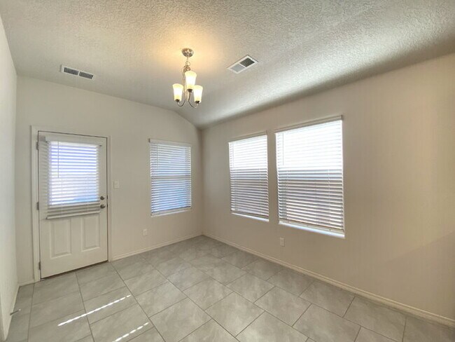 Building Photo - Enchanted Hills - 3BR/2Bath/Backyard Mountantain Views