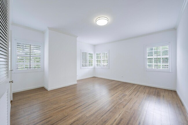 Building Photo - 336 Marlborough Pl