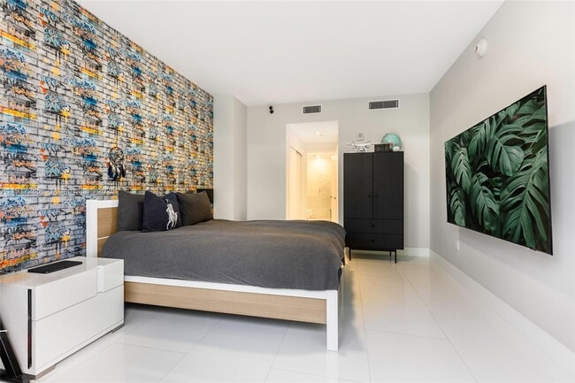 Building Photo - 1 Collins Ave