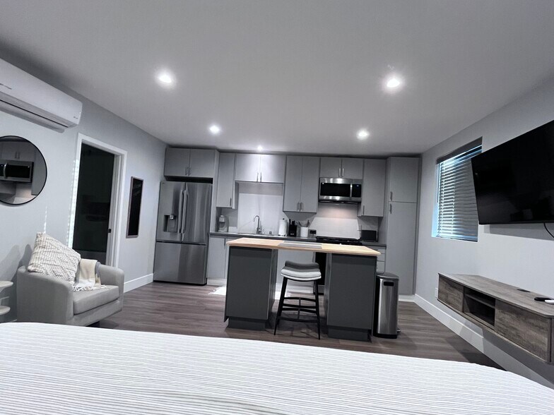 Interior - 7718 Sedan Ave