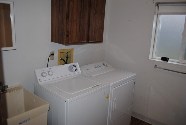 Building Photo - 112 Ridgemont Dr