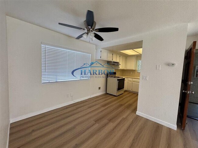 Building Photo - 961 W 1st St