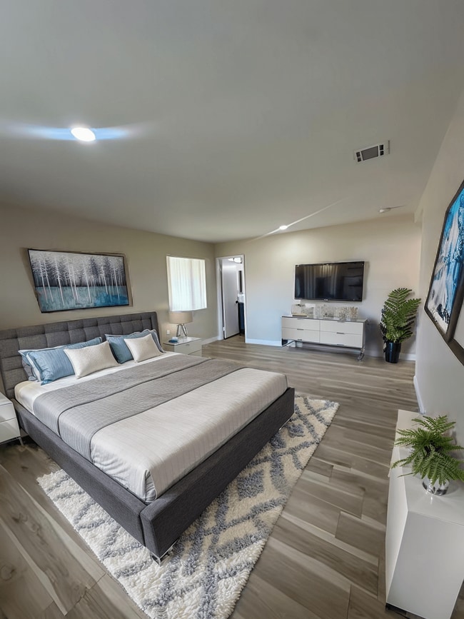 Building Photo - Coventry Square Apartments