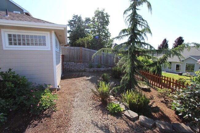 Building Photo - 860 Jackwood St SE