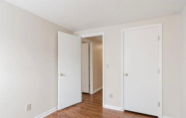 Building Photo - Freshly Renovated 3BR Condo Steps from UNC...