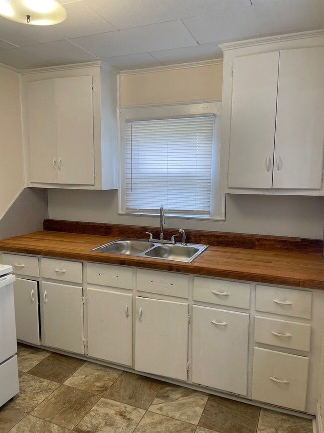 Building Photo - 3 BED, 1 BATH HOME