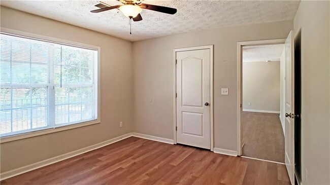 Building Photo - 2885 Center St