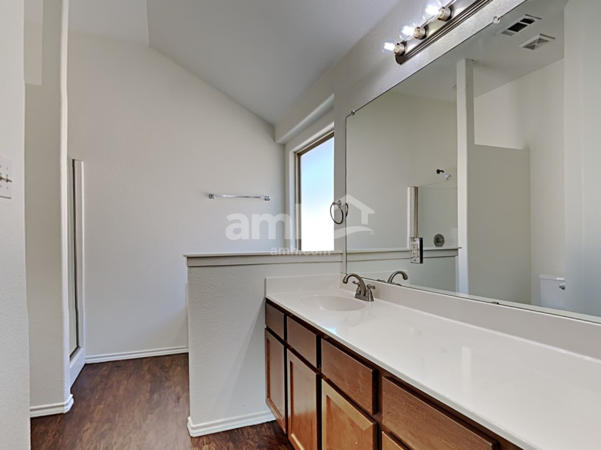 Building Photo - 924 Mesa Vista Dr