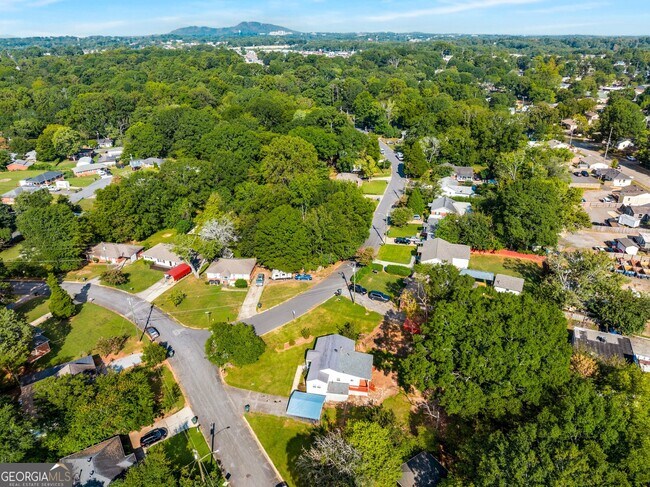 Building Photo - 1801 Crestridge Dr SE