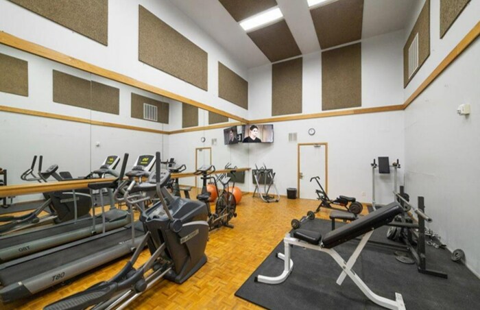 Workout Room - 4371 Wilshire Blvd