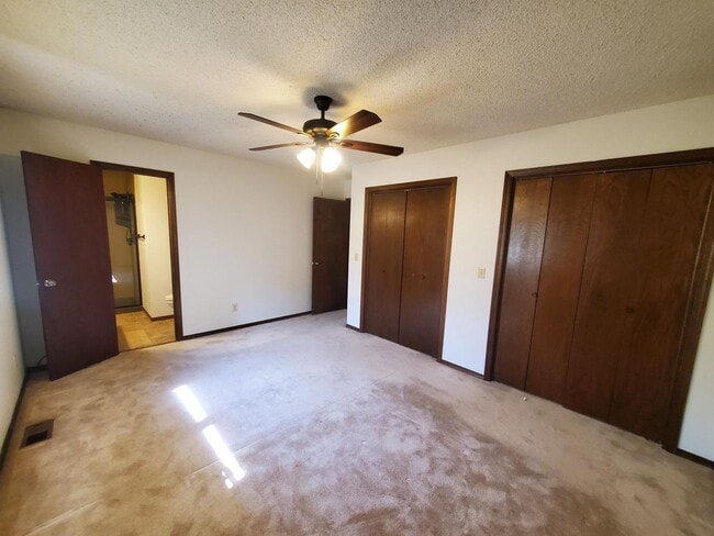 Building Photo - Large Family home in Chelsea Est. just SW ...