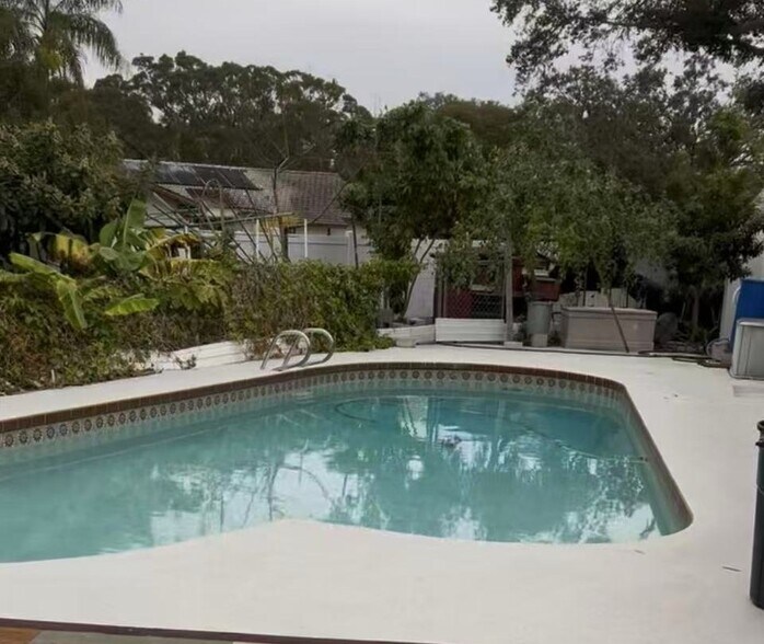 Building Photo - 835 Winding Oaks Dr