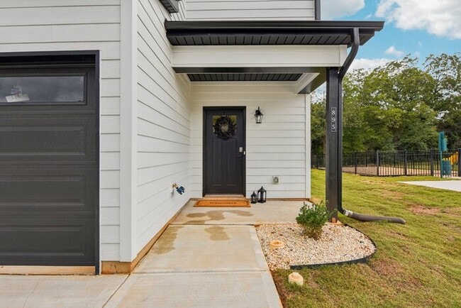 Building Photo - Brand-New Luxury Townhomes in Newton w/ Privacy Fence!