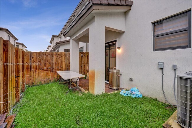 Building Photo - 250 SW 159th Ct