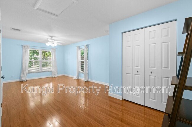 Building Photo - 244 Greymon Dr