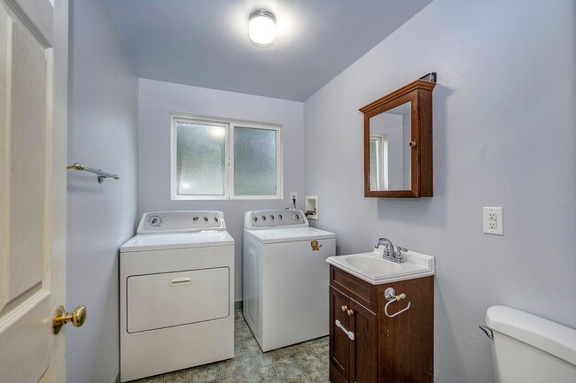 Building Photo - 7704 135th Place NE