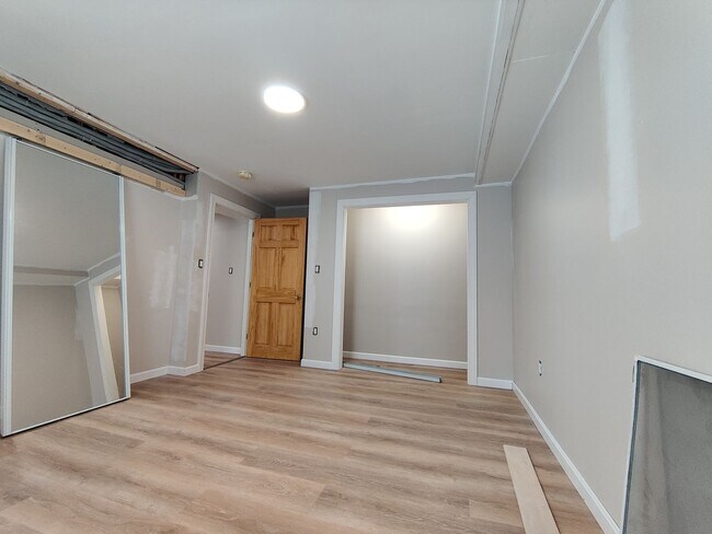 Building Photo - Brand New Unit in Brookline. Coolidge Corn...