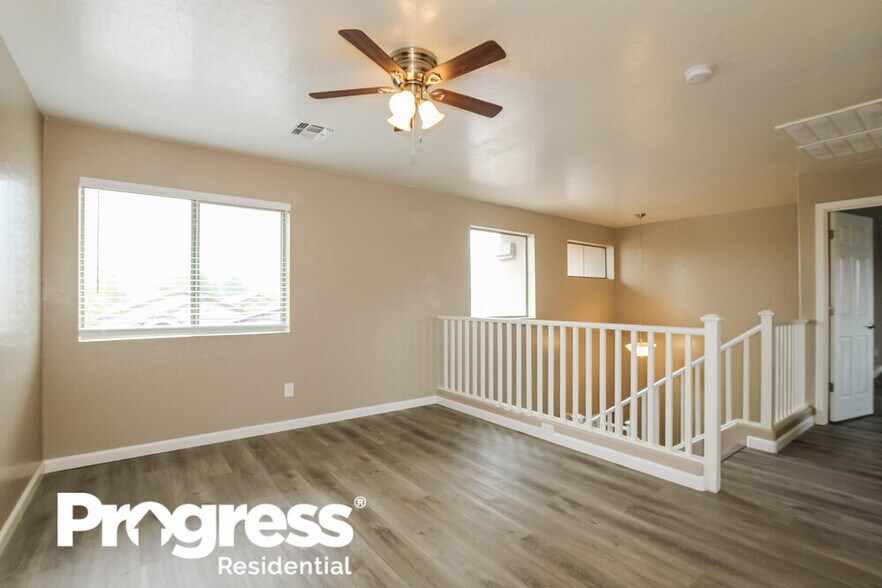 Building Photo - 13821 W Keim Dr