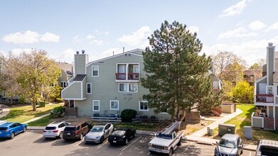 Building Photo - 932 S Dearborn Way