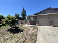 Building Photo - 6417-6417 San Stefano St