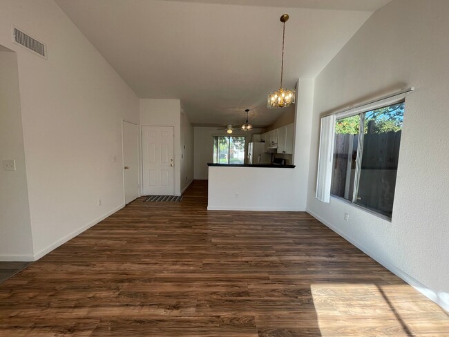 Building Photo - 1028 Grackle Ct