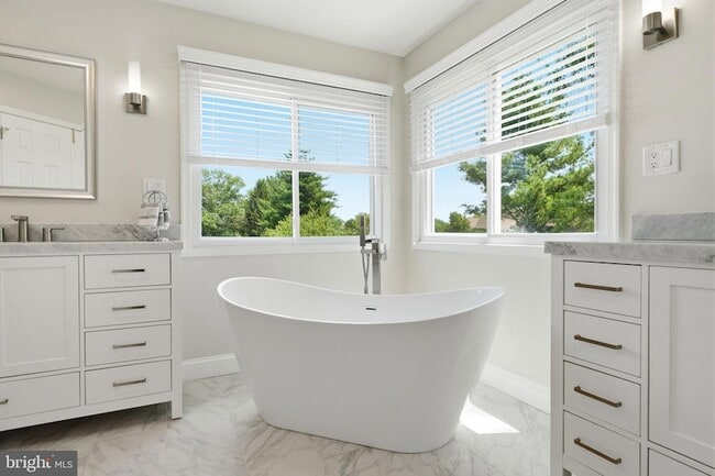 Building Photo - 9 Hibiscus Pl