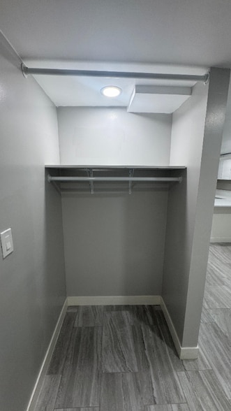 Building Photo - 5454 W Berteau Ave