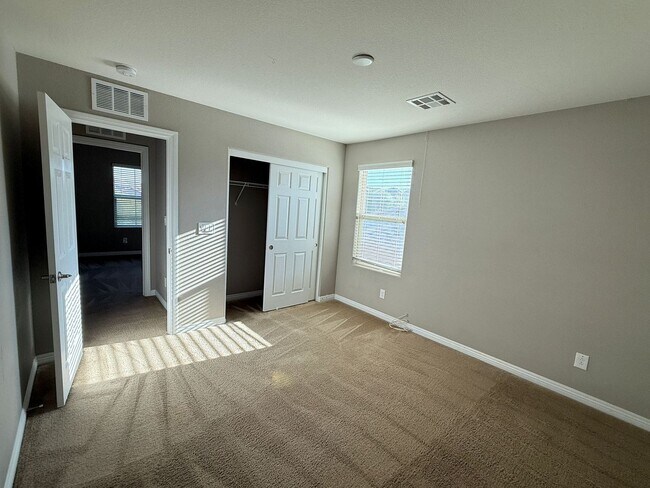 Building Photo - Beautiful home located in Summerlin North