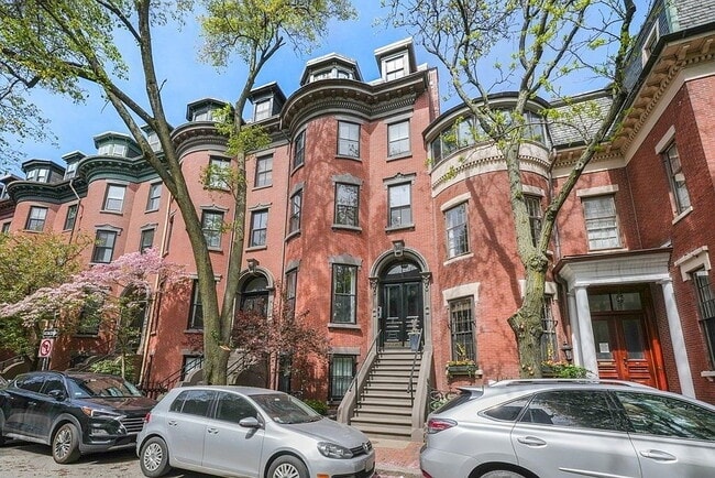 Building Photo - "Charming 2-Bed Oasis in the Heart of Boston's South End – Spacious 765 Sq Ft!"