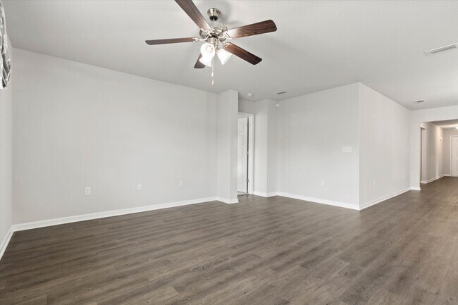 Building Photo - 34505 Paisley Ave