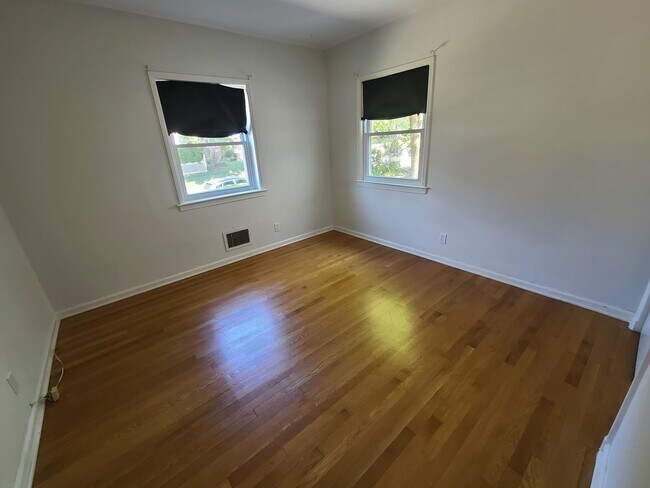 Building Photo - Scarsdale Rental Fully Updated 4 bedroom p...