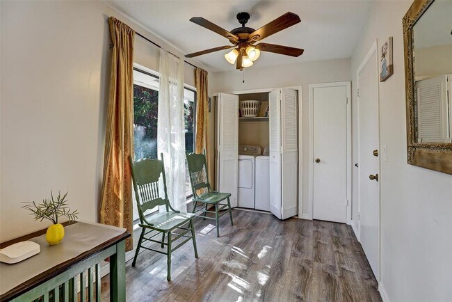 Building Photo - 700 Sunbury Ct