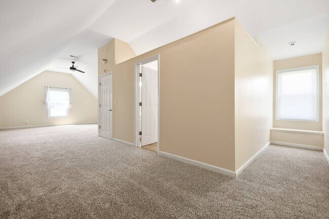 Building Photo - 1500 Sunshine Dr