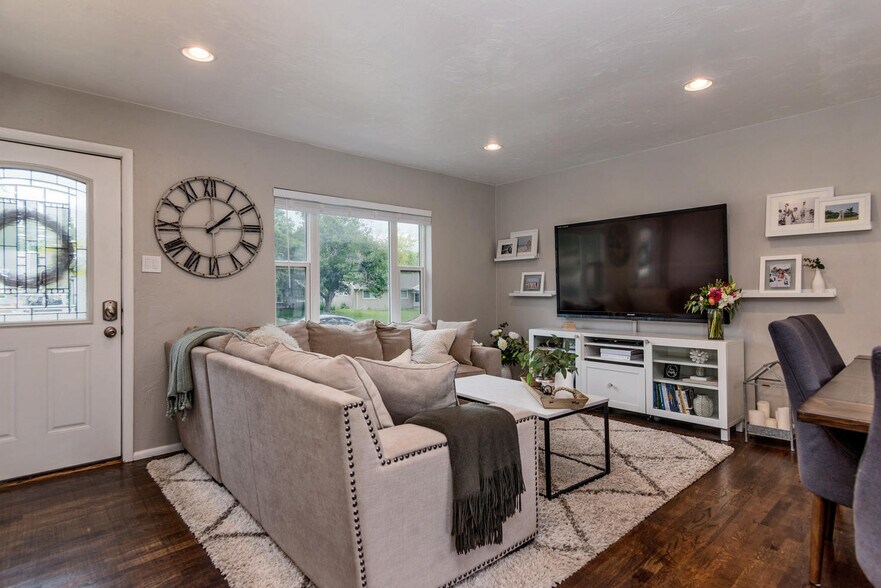 Building Photo - 3388 S Holly St