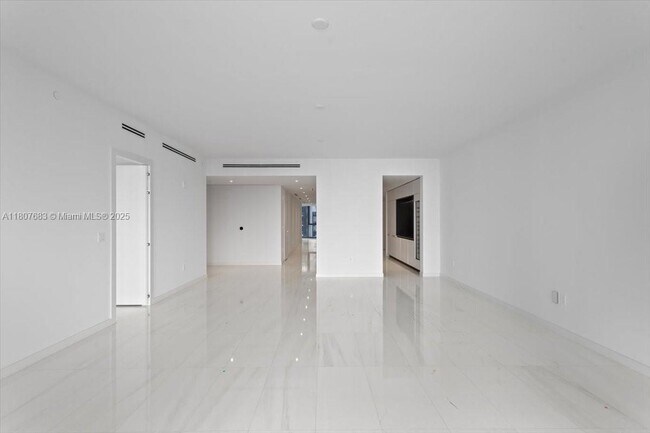 Building Photo - 300 Biscayne Blvd Way