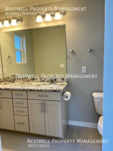 Building Photo - Amazing End-Row Townhome in Traverse Mountain