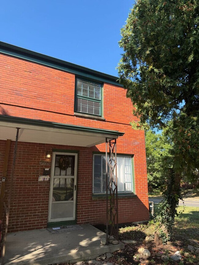 Building Photo - 2563 Medary Ave