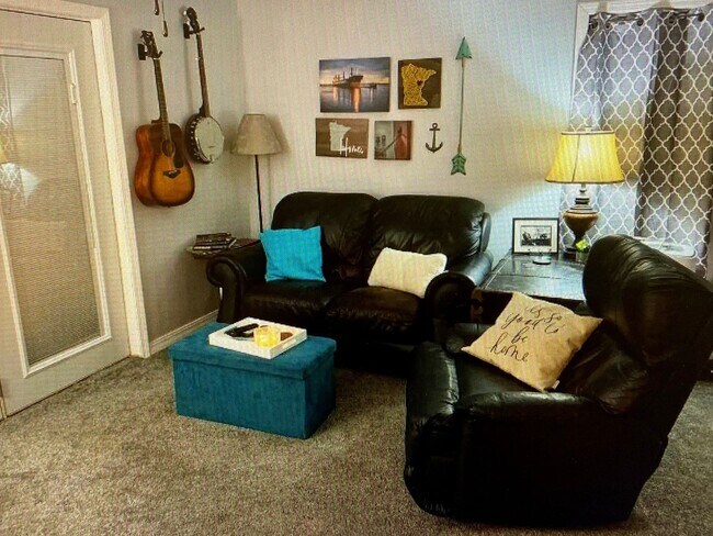 Building Photo - AVAILABLE August - 1 Bed 1 Bath single family home!