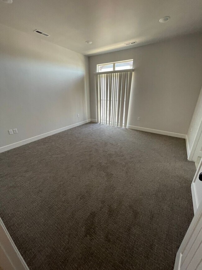 Building Photo - Italian Villages | 3-Bedroom Townhome
